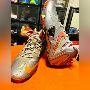 cappello di natale lebron 11